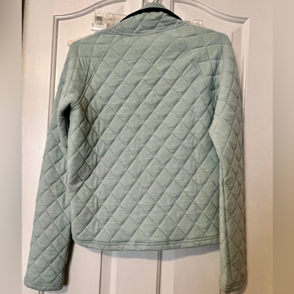 Oiselle Quilted snap Pullover in Soft aqua Green with black trim. XS - Picture 2 of 4